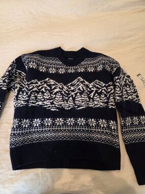 Abercrombie & Fitch Navy and White Mountain Fair Isle Crewneck Sweater